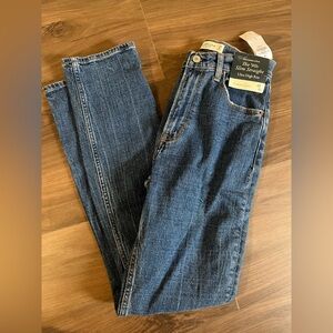 Abercrombie and Fitch NWT Women’s 90s Slim Straight ultra high rise 25 0s